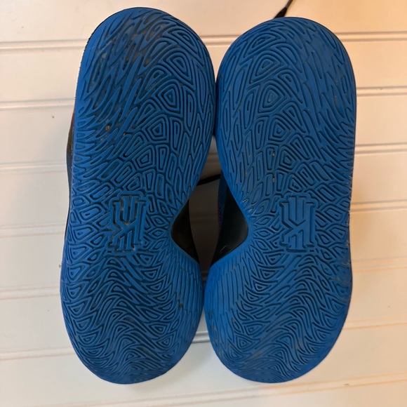 NIKE Kyrie Flytrap V GS Photo Blue Tie-Dye - Picture 8 of 8